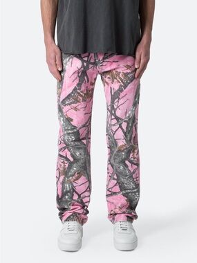 MNML Men's Relaxed Pink Camo Print Jeans